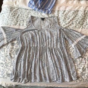 Cold shoulder Long sleeve